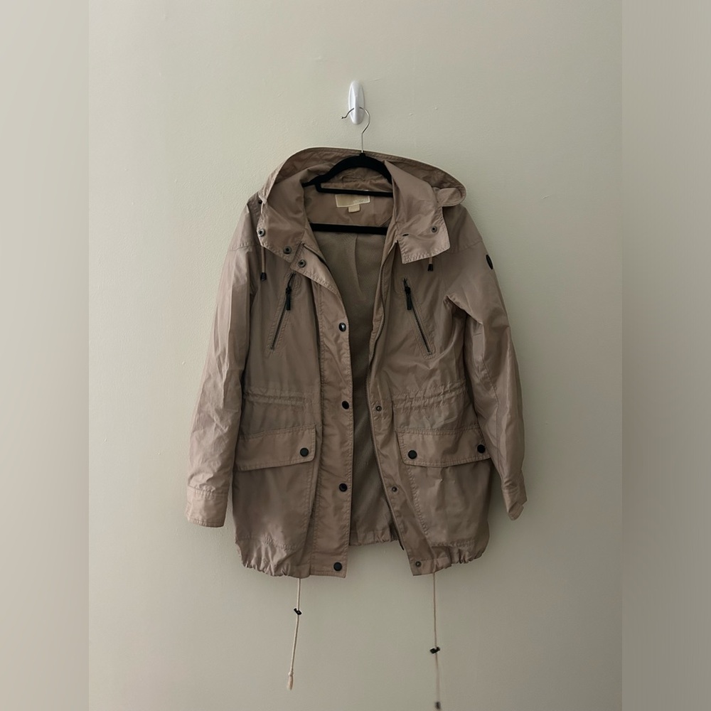 Michael Kors Tan windbreaker/rain jacket | size Small | synchable waist